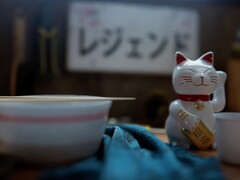 Le teaser de Forza Horizon 6 montre la figurine japonaise du chat qui fait signe (Source de l&#039;image : Xbox sur YouTube, capture d&#039;écran)