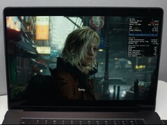 Texte d'accompagnement : Resident Evil Requiem sur un MacBook Pro M3 Max via CrossOver 26 avec la génération d'images activée.
