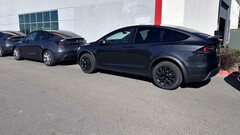 Nouveau gris furtif contre les anciennes couleurs argentées de la Tesla (image : Pixlrage/Reddit)