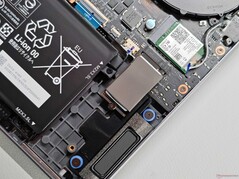 Module Wi-Fi et deuxième emplacement pour disque SSD