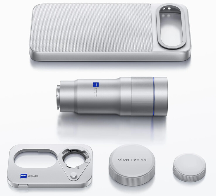 Le kit d'extension téléobjectif du X300 FE comprend un étui spécial et un capuchon d'objectif, ainsi que le convertisseur téléobjectif lui-même.