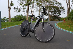 Le vélo électrique Phosgo Go 5 Ultra est équipé d'un cadre à enjambement bas