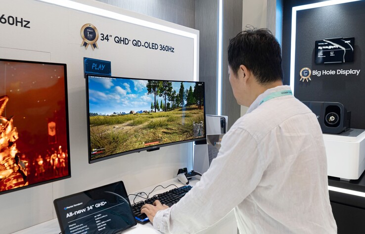 Samsung a également présenté deux écrans QD-OLED cadencés à 360 Hz : un écran 4K de 31,5 pouces et un écran ultra-large 21:9 de 34 pouces.