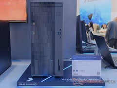 La série ExpertCenter P700 comporte actuellement deux modèles. Sur la photo : la mini-tour P700. (Source de l&#039;image : Notebookcheck)