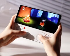 L'Ayaneo Pocket Play est manifestement inspiré du Sony Xperia Play.