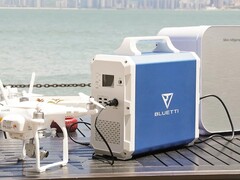 La centrale électrique portable PowerOak EB150 de Bluetti, d'une puissance de 1000 W (1500 Wh), est actuellement proposée en Europe. (Image source : Bluetti)