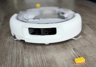 Même les petits obstacles comme un pavé autobloquant ne posent aucun problème.