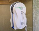 Test du robot lave-vitres Hutt 10 : nettoyage des fenêtres, miroirs et portes
