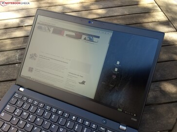 Lenovo ThinkPad X390 - A l'extérieur à l'ombre.