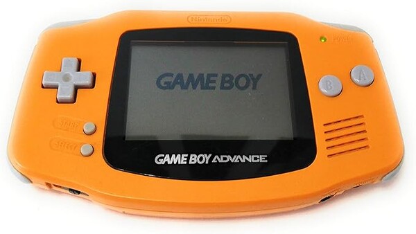 La Nintendo Game Boy Advance en orange.