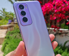Le Reno12 Pro. (Source de l'image : Notebookcheck)