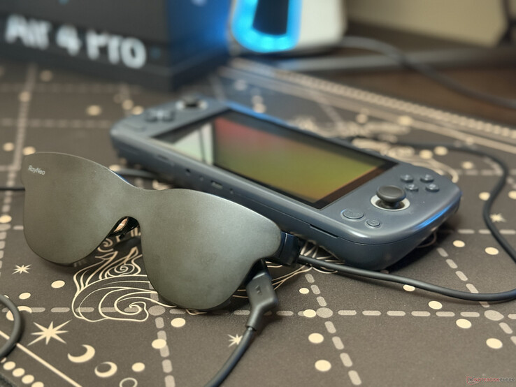 RayNeo Air 4 Pro connecté à une console de jeu portable