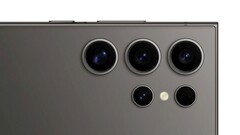 Selon le leaker Ice Universe, l'appareil photo du Samsung Galaxy S24 Ultra offrira enfin l'option vidéo 4K120 connue des flagships Sony Xperia. (Image via Walmart, édité)