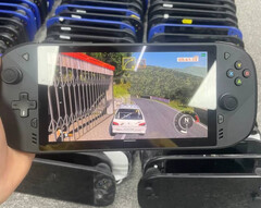 Quelqu'un a mis la main sur des dizaines de prototypes du Lenovo Legion Play. (Image source : Taki Udon)