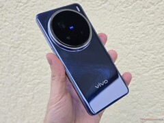 Le Vivo X200 FE sera équipé d'un SoC MediaTek de dernière génération, contrairement au Vivo X200 Pro illustré ici (source d'image : Notebookcheck)