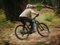 L'Aventon Current ADV eMTB est doté d'une grande batterie de 800 Wh
