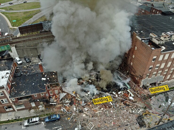 L'explosion due à une fuite de gaz dans la chocolaterie R.M. Palmer a fait 7 morts et 10 blessés (Source : Western Berks Fire Dept.)