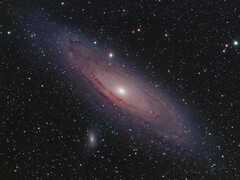 Image montrant la galaxie d'Andromède et l'espace.