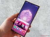 Le Samsung Galaxy S24 Ultra tient à peine la moitié de la durée de vie de son prédécesseur dans les applications de médias sociaux. (Image : Notebookcheck)