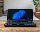 Le concept Kickstarter de Keebmon combine un PC Ryzen AI 9 HX 370, un écran tactile ultra-large de 13 pouces et un clavier mécanique remplaçable à chaud dans un seul appareil pliable