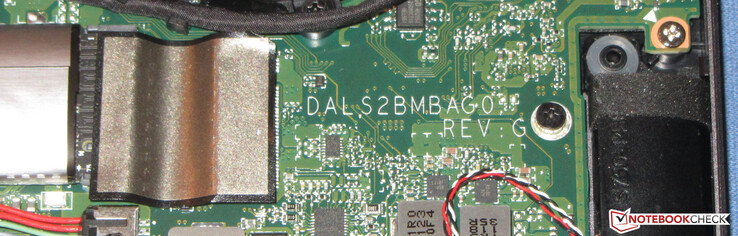 Un deuxième SSD NVMe (M.2-2242) pourrait être installé.