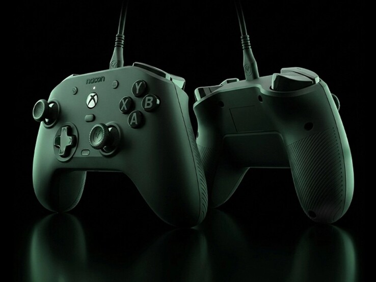 La manette Nacon Revo X est une manette Xbox à 39,90 € avec des sticks à effet Hall