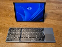 Sur le papier, le Legion Go pourrait remplir une niche entre le travail et le jeu, mais en fin de compte il échoue dans les deux cas (Image Source : Notebookcheck)