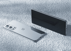 Le OnePlus 9 Pro sera disponible en Morning Mist, entre autres couleurs. (Image source : Pete Lau)