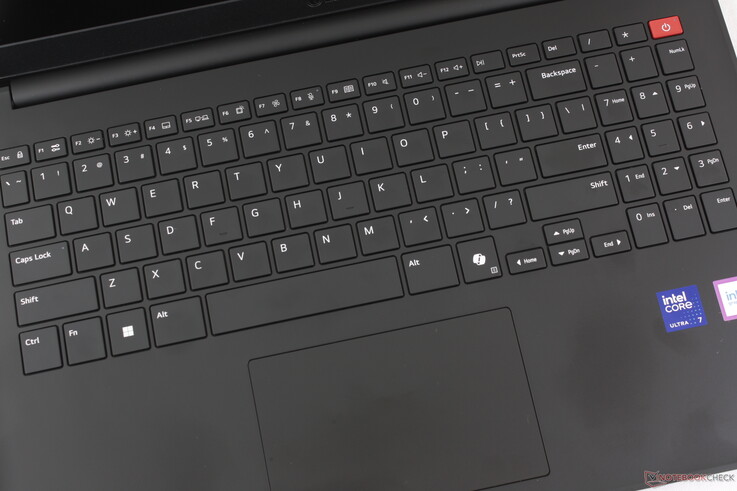 Le pavé numérique est de taille décente (11,5 x 7,4 cm), mais le retour d'information est doux et silencieux lorsqu'on appuie dessus