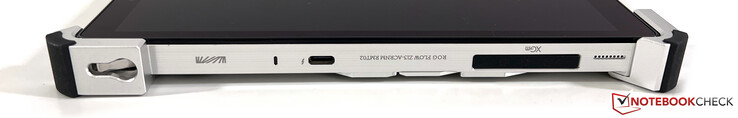 Côté gauche : USB-C 4.0 avec Thunderbolt 4, connecteur XG Mobile (USB-C 3.2 Gen.2 avec G-Sync + port dédié)