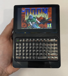 Le Bumble-Berry-Pi utilise des pièces standard et un minimum d'impression 3D pour créer un ordinateur de poche esthétique et fonctionnel (Image Source : Samcervantes via Github)