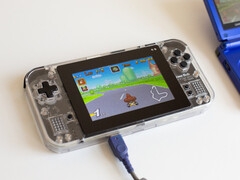 Le Game Bub est disponible en violet transparent et en blanc au lancement. (Source de l&#039;image : Eli Lipsitz)