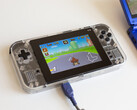 Le Game Bub est disponible en violet transparent et en blanc au lancement. (Source de l'image : Eli Lipsitz)