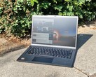 Lenovo ThinkPad P14s Gen 6 AMD à la lumière du soleil (source d'image : Benjamin Herzig)