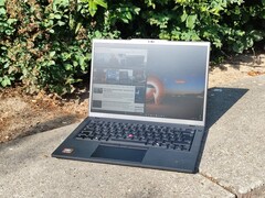Lenovo ThinkPad P14s Gen 6 AMD à la lumière du soleil (source d&#039;image : Benjamin Herzig)
