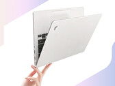 L'Unbounded 14S 2026 équipé d'un processeur AMD coûte environ 700 dollars en Chine. Sur la photo : une image promotionnelle mettant en avant la conception légère de l'ordinateur portable.