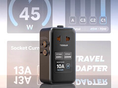 L'adaptateur de voyage intelligent Tessan Aero 70 affiche des informations sur la charge et l'alimentation sur son écran LCD multi-écrans.