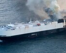 Le cargo Morning Midas en feu à 300 miles (482,8 kilomètres) au sud d'Adak, Alaska (Source : U.S. Coast Guard)