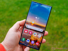 Le remplaçant du Galaxy S23 Ultra pourrait être nettement plus lumineux grâce à une dalle Samsung Display M13. (Source de l'image : Notebookcheck)