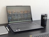 Test du Lenovo IdeaPad 5 2-en-1 16IAL10 : Un grand écran convertible avec Intel Arrow Lake