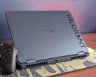 L'HyperX Omen 16 Valorant Edition est très esthétique, mais ses surfaces sombres attirent les traces de doigts comme jamais.