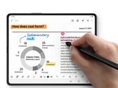 Pas d'emplacement S-Pen pour le Z Fold4, il semblerait. (Source : Samsung)
