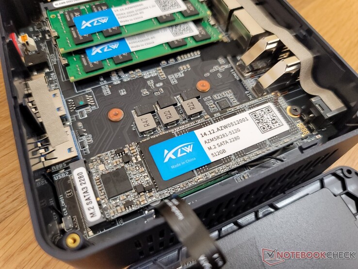 Les utilisateurs peuvent installer jusqu'à deux disques. Les disques PCIe ne sont pas pris en charge