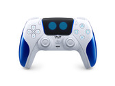 La manette Astro Bot Limited Edition comporte les yeux d'Astro sur le pavé tactile. (Source de l'image : PlayStation on X/Twitter)