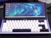 Bapaco intègre un ordinateur Windows complet et un écran tactile dans un clavier mécanique. (Source de l'image : Bapaco Tech)