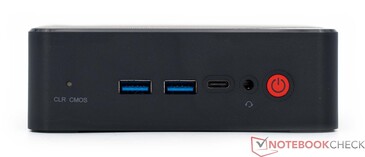 Face avant : 2x USB 3.2 type A, USB type C, mise sous tension