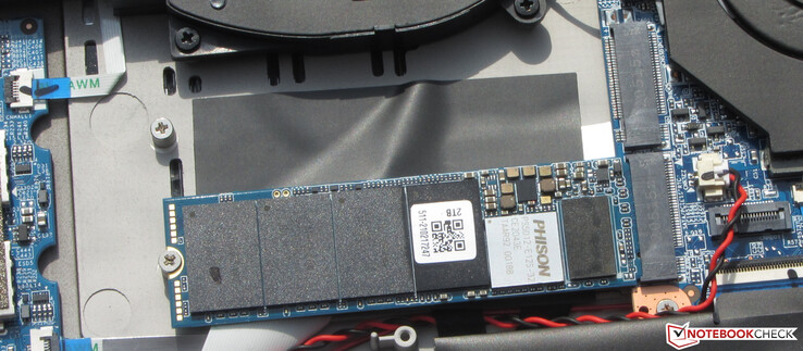 L'ordinateur portable peut accueillir deux disques SSD NVMe.