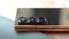 Une fuite donne de nouveaux indices sur les caractéristiques des Galaxy Z Fold7 et Galaxy Z Flip7. Cette photo montre l'édition spéciale actuelle de Samsung. (Source de l'image : Ben's Gadget Reviews)