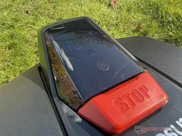 Unité de contrôle et affichage sur la tondeuse à gazon robotisée