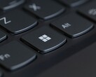 Gros plan sur un clavier avec la touche Windows mise en évidence